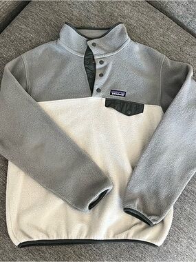 Patagonia Light Gray & Cream Snap-T Fleece Pullover